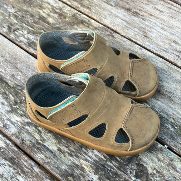 Ten Little Everyday Sandals - Picture 2 of 4